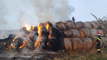 Botoşani: 45 de tone de furaje au ars în urma unui incendiu provocat intenţionat