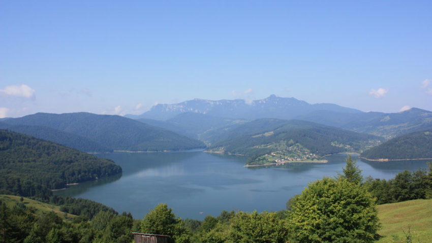(VIDEO) Lacul Izvorul Muntelui din judeţul Neamţ, cel mai mare lac de acumulare din ţară, a fost curăţat şi ecologizat (VIDEO) Lacul Izvorul Muntelui din judeţul Neamţ, cel mai mare lac de acumulare din ţară, a fost curăţat şi ecologizat