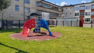 Absolvenţii de liceu şi gimnaziu care au obţinut nota maximă la examene vor fi recompensaţi