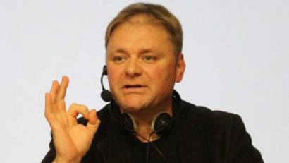 Vitalie Călugăreanu, jurnalist la Chișinău, despre scrutinul pentru Parlament din 28 septembrie: „Rusia investește sume pur și simplu colosale pentru a propulsa la butoane în Republica Moldova oamenii loiali, pe care să-i folosească după alegeri împotriva Ucrainei”. Emisiunea „Weekend cu prieteni”, realizator – Horia Daraban (3.08.2025)