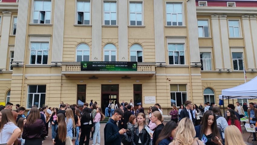 USV Iași acordă burse universitare din fonduri proprii și parteneriate private