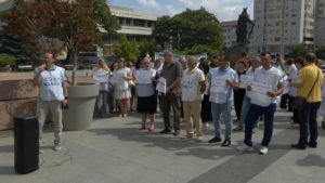 (AUDIO) Profesorii din județul Vaslui au pichetat, astăzi, sediul Prefecturii