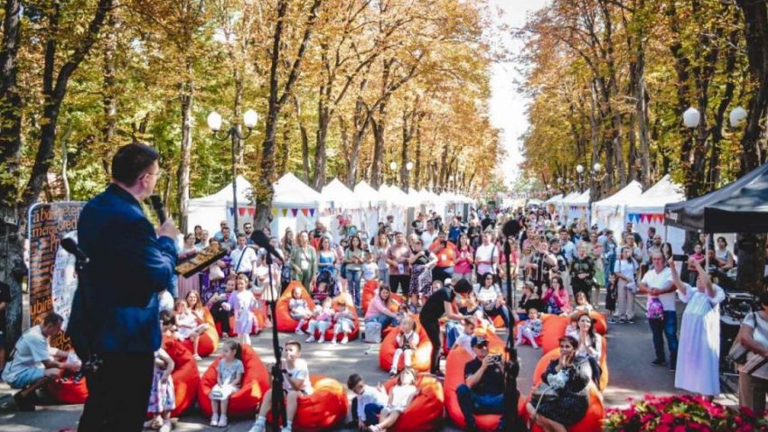 (AUDIO) În Parcul Expoziției din Iași se desfășoară, astăzi, Festivalul Familiei (AUDIO) În Parcul Expoziției din Iași se desfășoară, astăzi, Festivalul Familiei