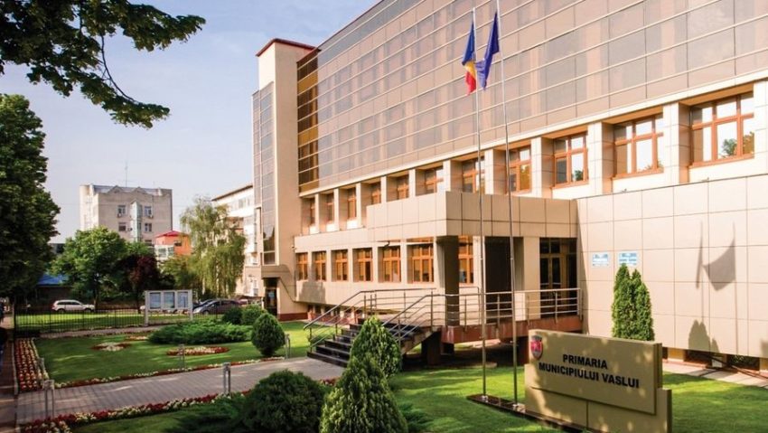 Vaslui: Firma care asigură mentenanţa iluminatului public cere încetarea contractului după cazul copilului electrocutat
