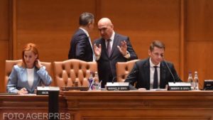 Parlamentul va dezbate şi vota, astăzi, cele patru moţiuni de cenzură depuse de AUR împotriva Guvernului Bolojan