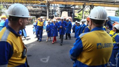Guvernul caută soluţii pentru continuarea activităţii la Combinatul Siderurgic „Liberty Galaţi”