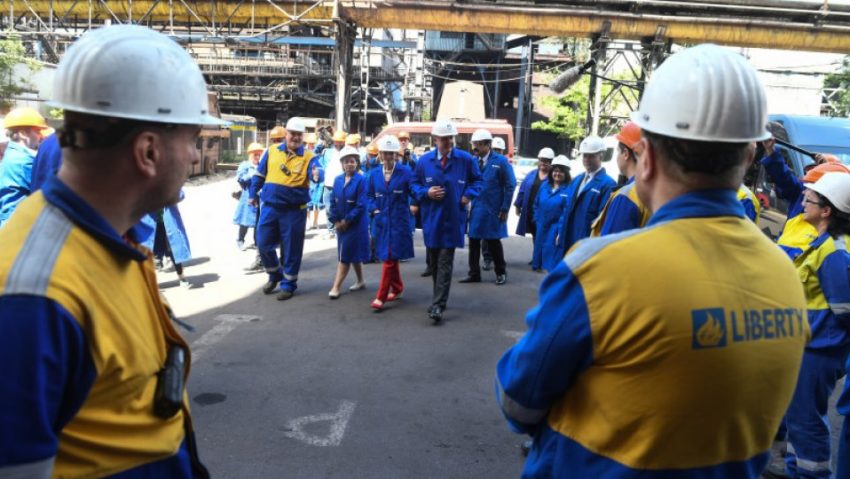 Guvernul caută soluţii pentru continuarea activităţii la Combinatul Siderurgic „Liberty Galaţi”