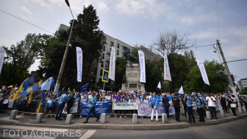 Sindicatele din administraţie anunţă că vor declanşa greva generală Sindicatele din administraţie anunţă că vor declanşa greva generală