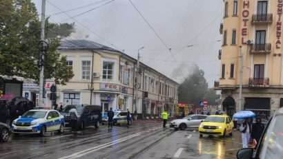 (FOTO) Iași: Incendiu la un apartament de pe strada Cuza Vodă