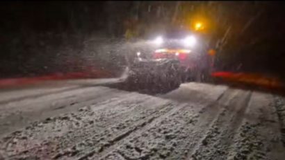 (FOTO) Iarnă pe drumurile din zona montană a județului Neamț