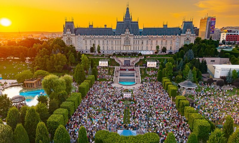 Spectacol de lumină și energie la Palas: Târgul de Cariere, „Gusturile Toamnei”, festivalul Light UP și concert Delia Spectacol de lumină și energie la Palas: Târgul de Cariere, „Gusturile Toamnei”, festivalul Light UP și concert Delia