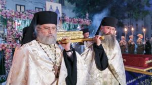 (AUDIO/FOTO) Iaşi: Mii de pelerini au luat parte la procesiunea Calea Sfinţilor