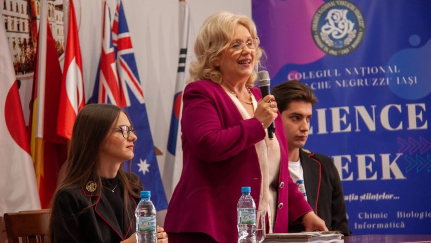 #StareaEducației (INTERVIU) 130 de ani de excelență la Colegiul Național „Costache Negruzzi” din Iași – între tradiție, inovație și provocările prezentului. Camelia Gavrilă, directorul instituției: Păstrăm rigoarea educațională a înaintașilor, punem accentul pe studiu, dar trebuie să fim oameni ai timpului, avem o generație care trăiește sub semnul imaginii, al vitezei, al accesului la tehnologie, deci, evident, și demersul nostru didactic trebuie adaptat.”