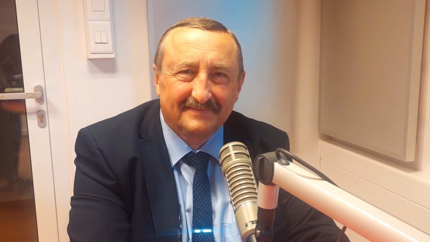 #StareaEducației (INTERVIU) Prof.dr. Dan Cașcaval, vicepreședinte al Consiliului Național al Rectorilor: „A fost o agendă incisivă a CNR de la Iași, cu multe teme sensibile, dar prezența președintelui Nicușor Dan a calmat spiritele. I-am dat teme domnului președinte, de la autonomia financiară și flexibilizarea reglementărilor bugetare, până la investițiile în domeniile STEM și internaționalizarea universităților.” #StareaEducației (INTERVIU) Prof.dr. Dan Cașcaval, vicepreședinte al Consiliului Național al Rectorilor: „A fost o agendă incisivă a CNR de la Iași, cu multe teme sensibile, dar prezența președintelui Nicușor Dan a calmat spiritele. I-am dat teme domnului președinte, de la autonomia financiară și flexibilizarea reglementărilor bugetare, până la investițiile în domeniile STEM și internaționalizarea universităților.”