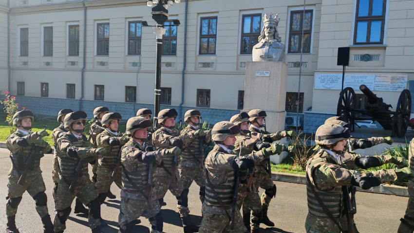 Ziua Armatei Române, marcată la Iași prin ceremonii militare și religioase și retragere cu torțe