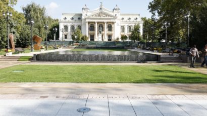 (AUDIO) Esplanada din fața Teatrului Național „Vasile Alecsandri” din Iași se redeschide, de astăzi, publicului