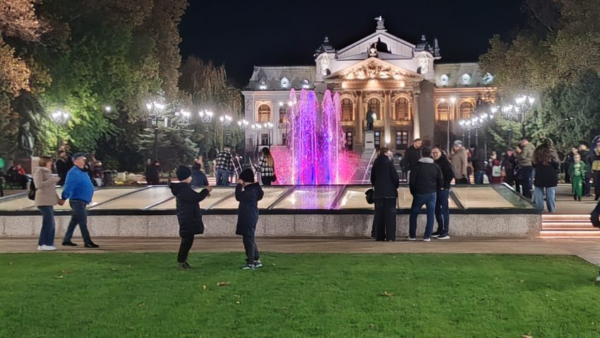 Esplanada Teatrului Național, redeschisă pentru pelerini. Aici va putea fi urmărită slujba de Hramul Sfintei Parascheva
