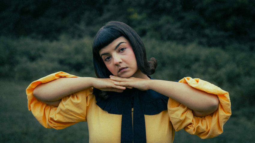 Omul care aduce vestea: Artista Andra Andriucă ne cheamă la ultimul concert din 2025