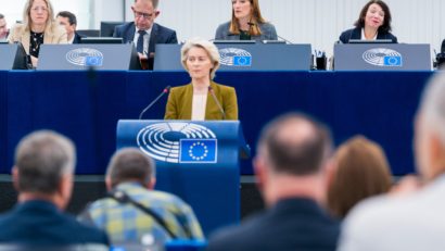 (AUDIO) De la tribuna Parlamentului European, șefa executivului comunitar, Ursula von der Leyen: „o pace justă și durabilă înseamnă garanții de securitate reale pentru Ucraina și Europa”