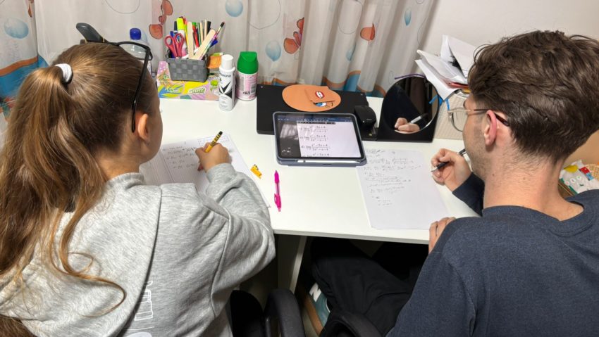 (AUDIO) Studenți de la Universitatea ”Al. I. Cuza” din Iași, mentori pentru elevi din medii vulnerabile