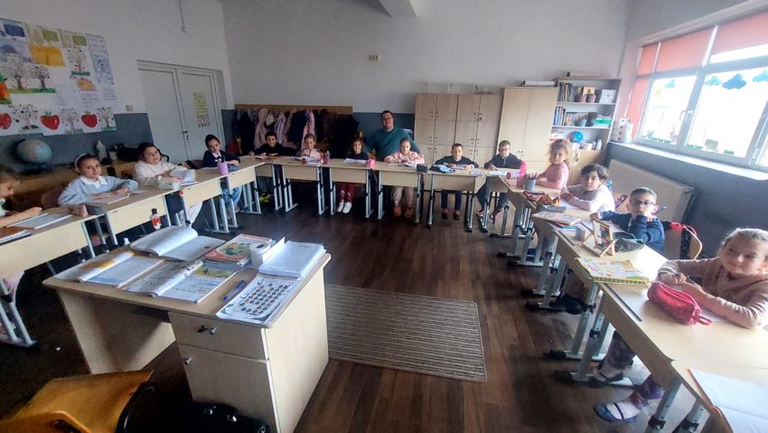 #StareaEducației (REPORTAJ) Școala în regim simultan, între efort și dăruire: lecții de la Cilibiu, comuna Golăiești, județul Iași