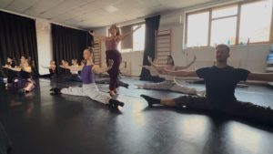 Studenții UNAGE, inițiați în tehnica Martha Graham de coregrafa Penny Diamantopoulou