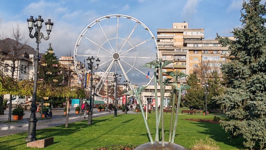 Iașul marchează 1 Decembrie cu ceremonii oficiale și aprinde luminile de sărbătoare