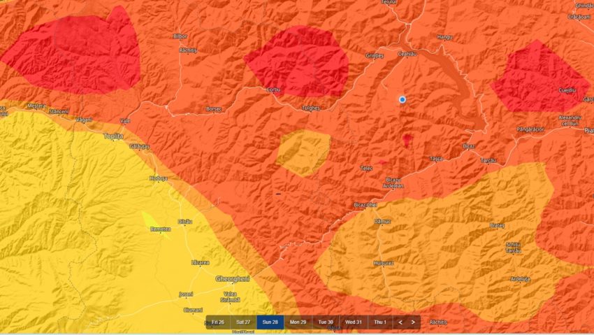 Salvamont Neamț: Evitați pe cât posibil treseele care traversează zona de platou a masivului Ceahlău și în nici un caz nu rămâneți în zone deschise