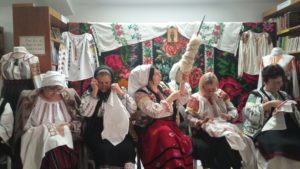 Erbiceni, Iași: sărbători sub semnele identitare ale șezătorii – teme ale emisiunii Tradiții de joi, 4 decembrie 2025, ora 21:03 – cu Dumitru Șerban