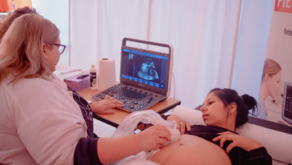 Mult peste jumătate (61,43%) dintre copiii mamelor sub 15 ani nu au paternitatea recunoscută: sarcina la vârste fragede reprezintă un risc pentru mama-copil și pentru nou-născut