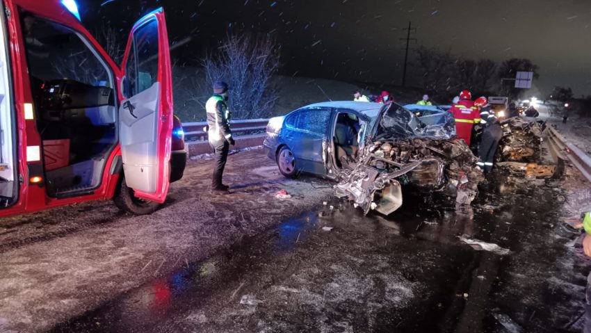 Suceava: Un tânăr a murit şi alţi trei au fost răniţi într-un accident rutier în municipiul Rădăuţi