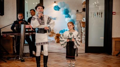 Primiți cu colinda? Primim, primim! Frații Cojocaru, Ștefania și Ciprian, din Neagra Șarului, ne-au colindat în ”Bună Dimineața” cu Adina Șuhan