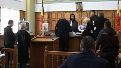 Aproape 130.000 de persoane au semnat, până acum, o petiţie prin care solicită modificarea de urgenţă a legilor Justiţiei