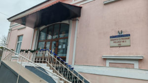 (REPORTAJ) Scandal la o grădiniță din Iași, după ce bucătăria unității a fost închisă, iar mesele copiilor sunt asigurate de o firmă de catering