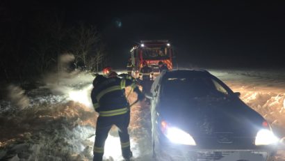 (FOTO) Probleme din cauza vremii în jud. Botoșani. Intervenții, drumuri blocate, cursuri suspendate