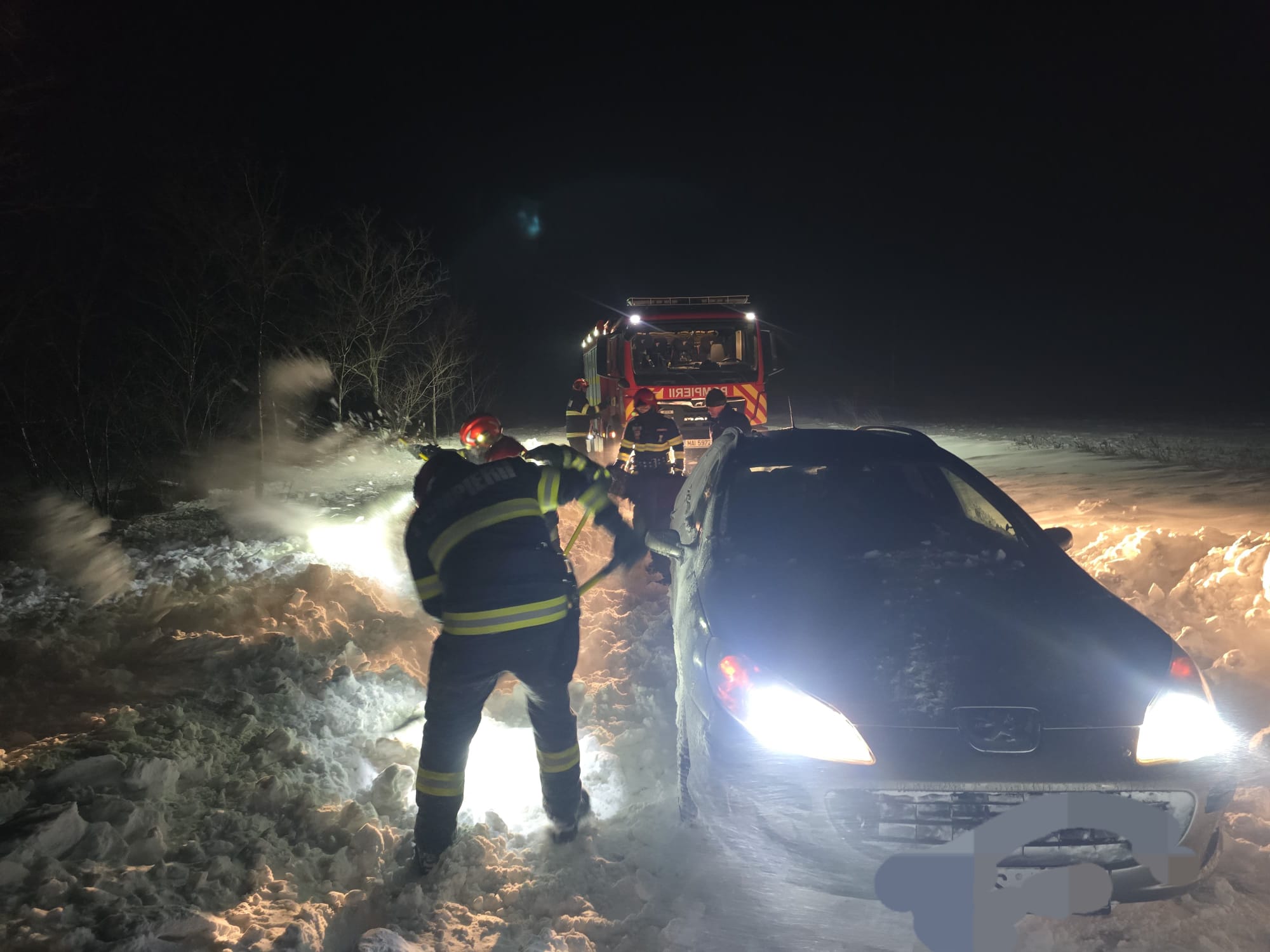 (FOTO) Probleme din cauza vremii în jud. Botoșani. Intervenții, drumuri blocate, cursuri suspendate – Radio Iaşi – Cel mai ascultat radio regional