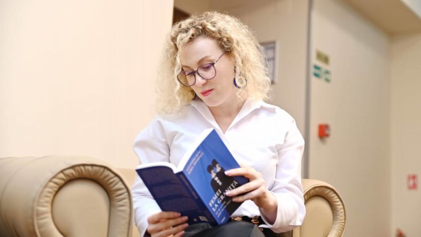 „Sănătatea mintală stă pe mai mulți piloni. În România putem beneficia de ședințe gratuite de terapie pentru sănătatea minții noastre”, Florina Vîrnă