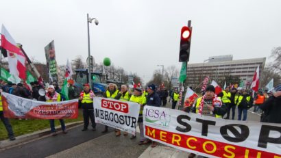 (AUDIO/ VIDEO) Mii de fermieri europeni protestează la Strasbourg față de acordul UE–Mercosur