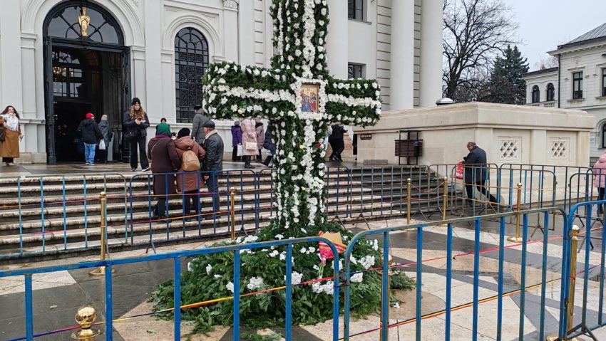 (FOTO) Participare numeroasă la slujba de Botezul Domnului, la Catedrala Mitropolitană din Iași