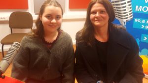 #StareaEducației -REMIGRANT ÎN ROMÂNIA -”Este destul de greu să existe o relație mai deschisă între profesor și elev în școala românească. Ceea ce mă dezamăgește pe mine este faptul că elevul nu este încurajat să pună întrebări la ore.” Povestea Ilincăi Antoci, elevă în clasa a XI-a, revenită în țară după ce a petrecut câțiva ani buni în sistemul educațional britanic.