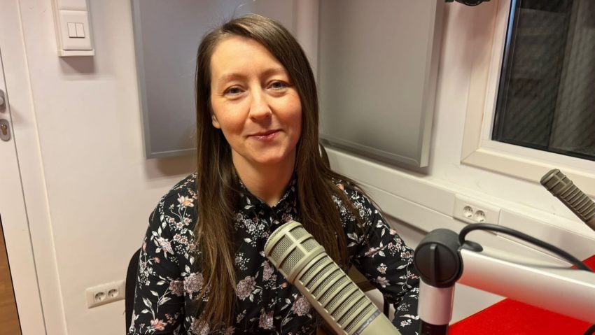 #StareaEducației (INTERVIU) Delia Ambrosie, creatoarea comunității ”Română cu Delia”: ”Educația nu înseamnă memorare mecanică, ci înțelegere și acces egal.” Povestea profesoarei care a dus limba română din clasă în online