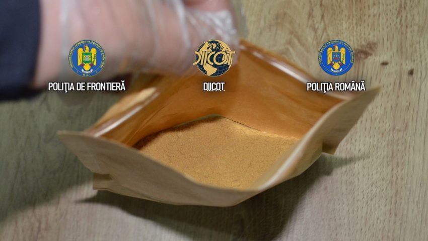 (FOTO) Tânăr prins la frontiera Albița cu droguri de risc