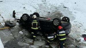 Accident grav la Vatra Dornei: autoturism căzut în râul Bistrița, șase persoane rănite