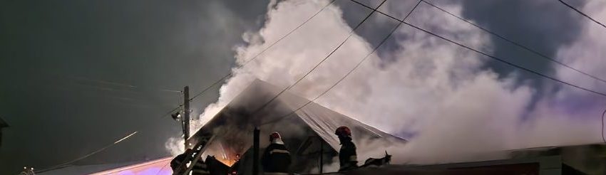 (AUDIO) Tragedie într-o comună din județul Bacău, după un incendiu izbucnit din cauza unui coș de fum deteriorat