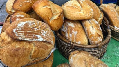 ANCMMR: Preţurile la unele produse alimentare, în special la pâine, lactate şi mezeluri, ar putea creşte cu până la 8-10% până la finalul anului