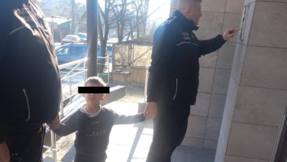 Copil de 4 ani găsit singur în Piața Chirilă: dosar penal pentru neglijență în serviciu