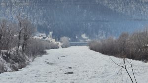 Alertă de iarnă pe râul Bistrița: zăpor întins pe 7 km