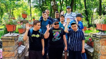 Tineri și adulți cu autism sever din Iași primesc acces la educație funcțională și incluziune socială printr-un proiect incluziv