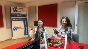 Ieșeanca Leticia Maftei și-a lansat single-ul „Ochii tăi”. Profesorul Alexandra Amarandei și Leticia Maftei s-au auzit la microfonul Radio România Iași