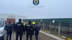 (FOTO) Șase descinderi domiciliare în Vrancea pentru fapte grave împotriva animalelor
